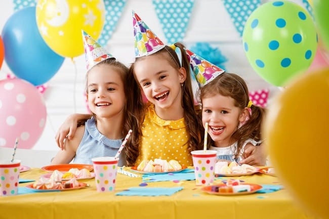 Comment fêter ses 30 ans : organisation, jeux, cadeaux - Holly Party