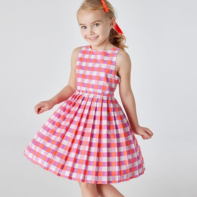 Vêtements enfant : quelle est la garde-robe idéale des petites filles ?