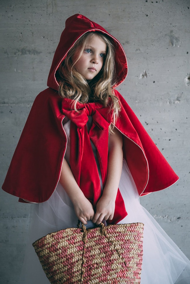 Cape princesse fille, coloré Cape Princesse Déguisement paillettes  scintillantes en tulle Cape de Princesse déguisement de princesse Halloween  avec baguette de fée pour les filles de 6 à 10 ans : 